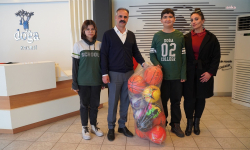 Muratpaşa'da atık pil toplama kampanyasında dereceye giren okullara ödülleri verildi.