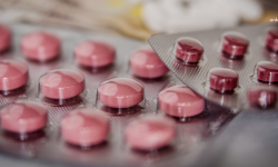 Yurt dışından satın alınan ilaçlar için Türkiye'de ikamet eden temsilci zorunluluğu getirildi.