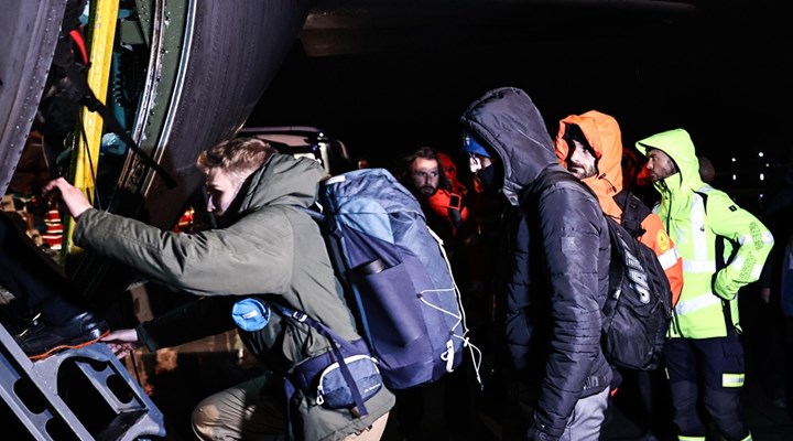 Kanlı-deprem-hit-şehirler-iş-gün-dört-can-kayıp-12-bene-asti-1124315-1.