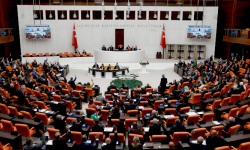 OHAL'in kararına ilişkin müzakereler, TBMM Başkanlık Divanı'nın toplanamaması nedeniyle yarına ertelendi.