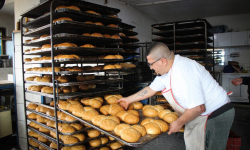 Hatay'daki 43 yıllık fırın deprem gecesine kadar üretimi durdurmadı.