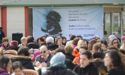 Efes Selçuk'ta Kadınlar Marteniçka ile Dilek Tuttu