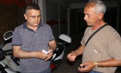 Antalya'da attığı 2 bin lirayı alan inşaat ustası gözyaşlarını tutamadı.