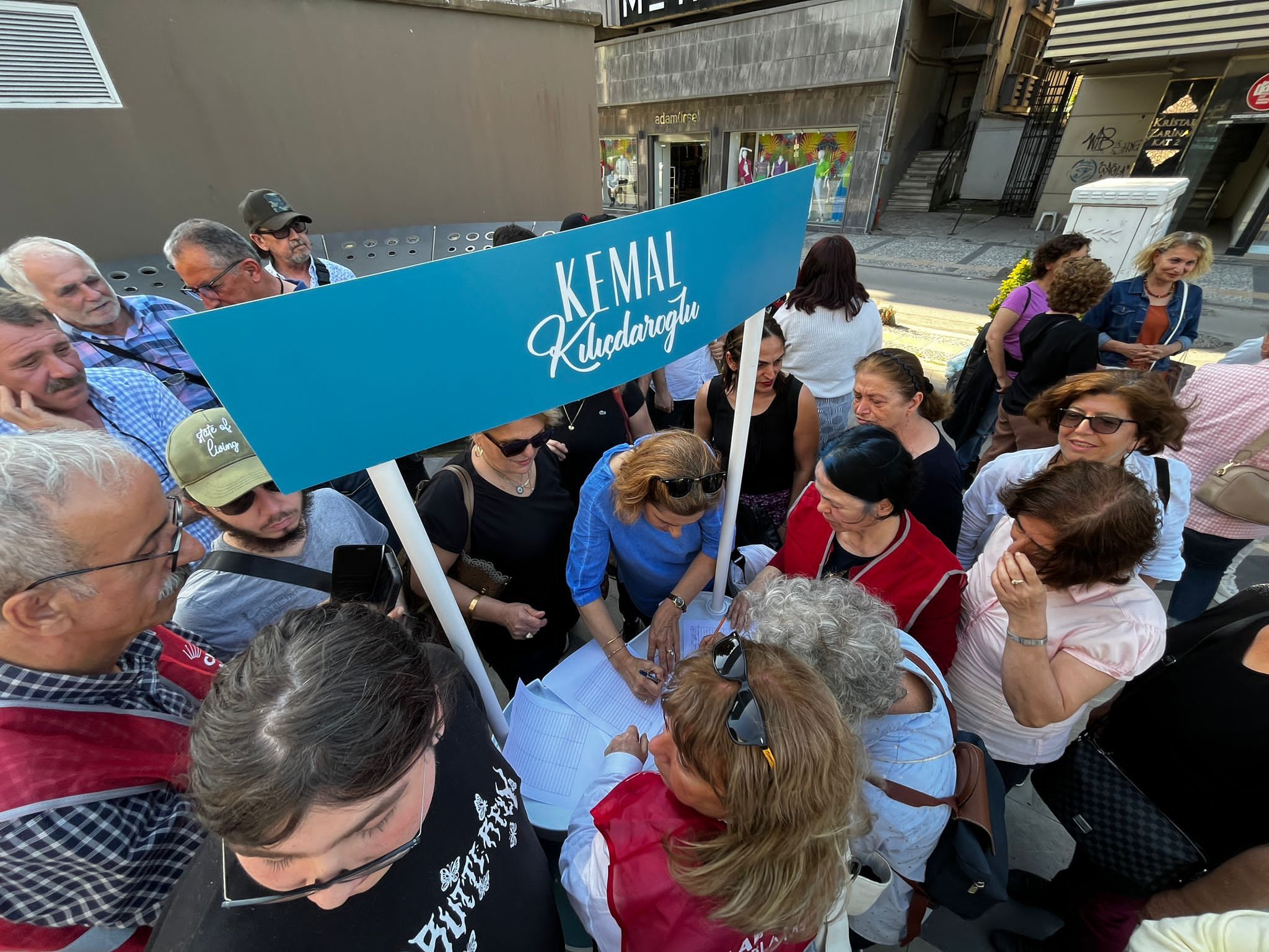 ea933980-39d2-49b0-bb0f-fb1bd7f3b69b