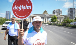 Tangu Özcan, CHP genel merkezi önünde vatandaşlara seslendi.