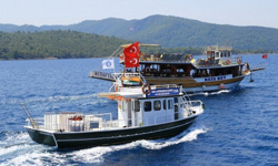 Muğla denizi temizlemek için var gücüyle çalışıyor