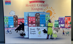 Ketebe Çocuk Tiyatrosu'nun "Renkli Çoraplı Kuzgun" oyunu prömiyer yaptı