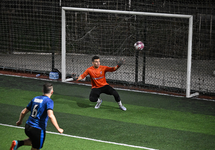 Takım bulamayınca kiralık kaleci oldu! Artık halı sahaların aranan ismi 1