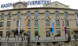 Kadir Has'ta hedef gösterilen akademisyene öğrencilerden destek