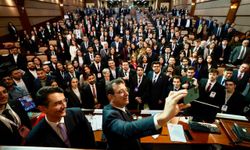 AKP'de kan kaybı! İBB Meclisi'nde yedi üye parti değiştirdi