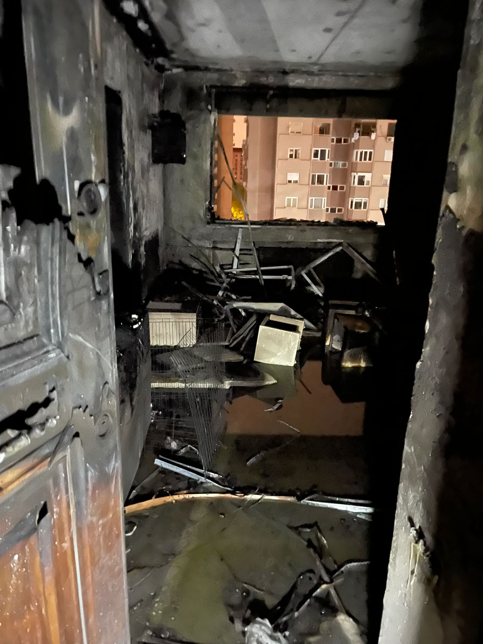 Yangın çıkan daireden ilk görüntüler